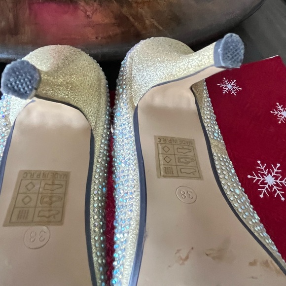 Elegant Gold Rhinestone Women's Heels - Picture 3 of 6